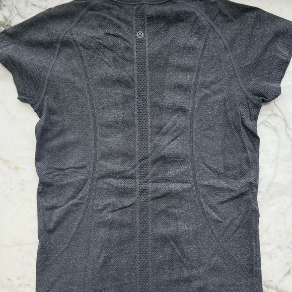 Lululemon Swiftly Tech Short Sleeve Shirt 8 - Picture 3 of 4